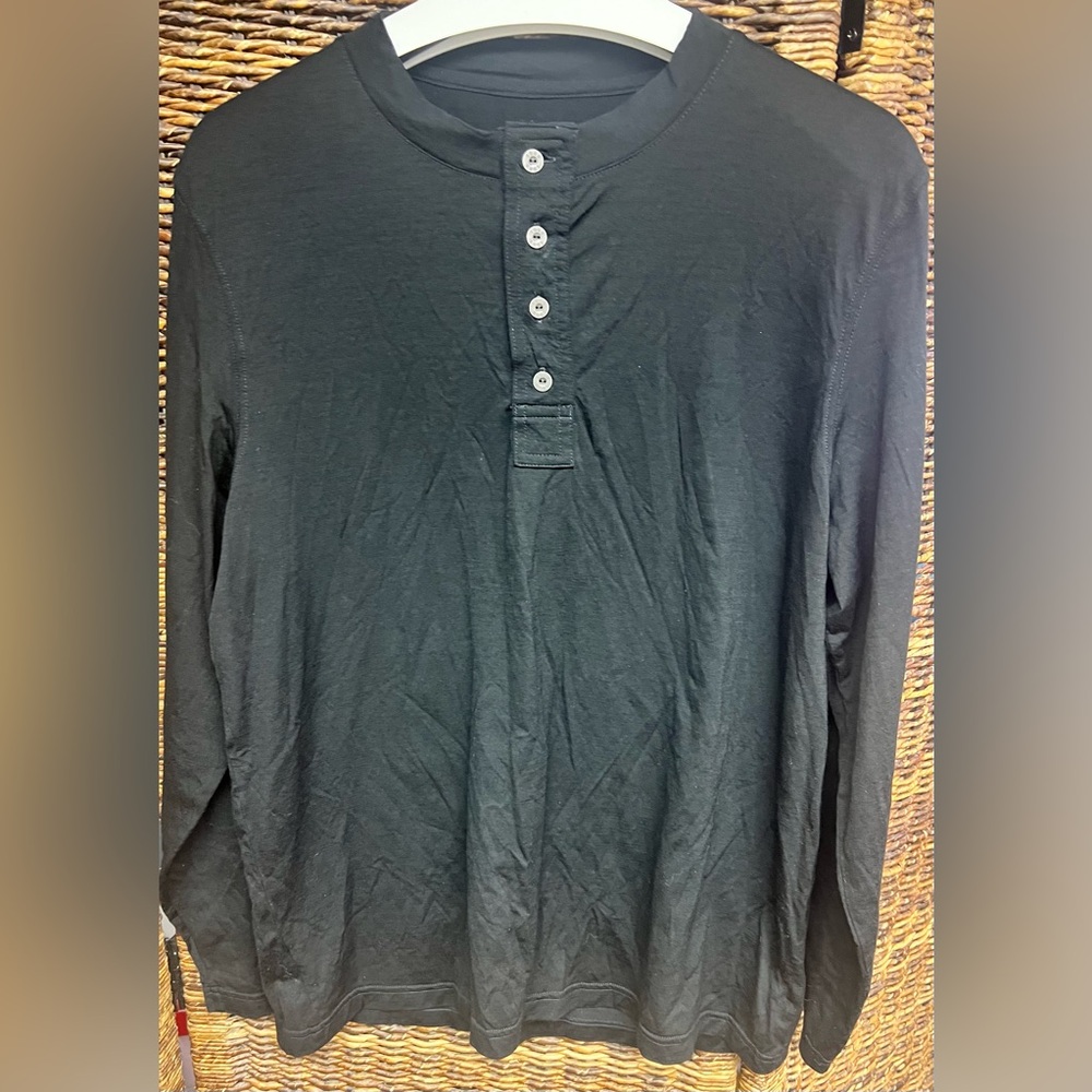 Ibex- Mens Black Henley Shirt- Size:‎ XLarge, Consistent coloring